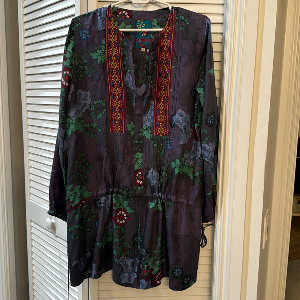 Johnny was  100% silk embroidered tunic dress size small